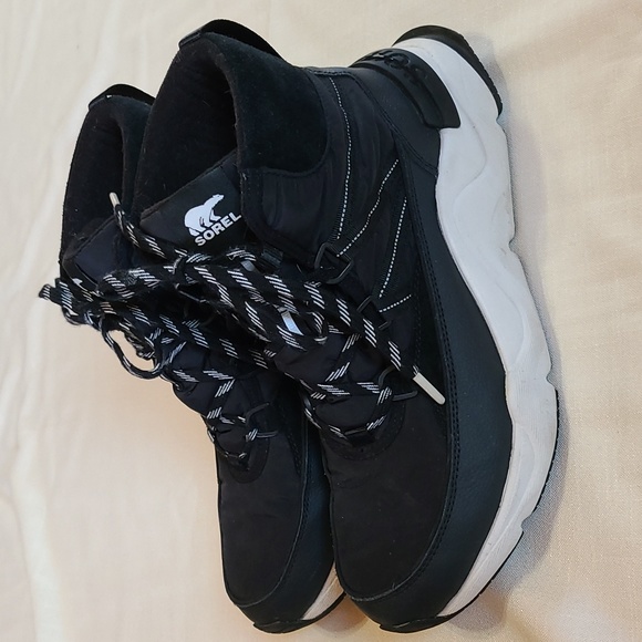 Sorel Women's black boots - Picture 4 of 16